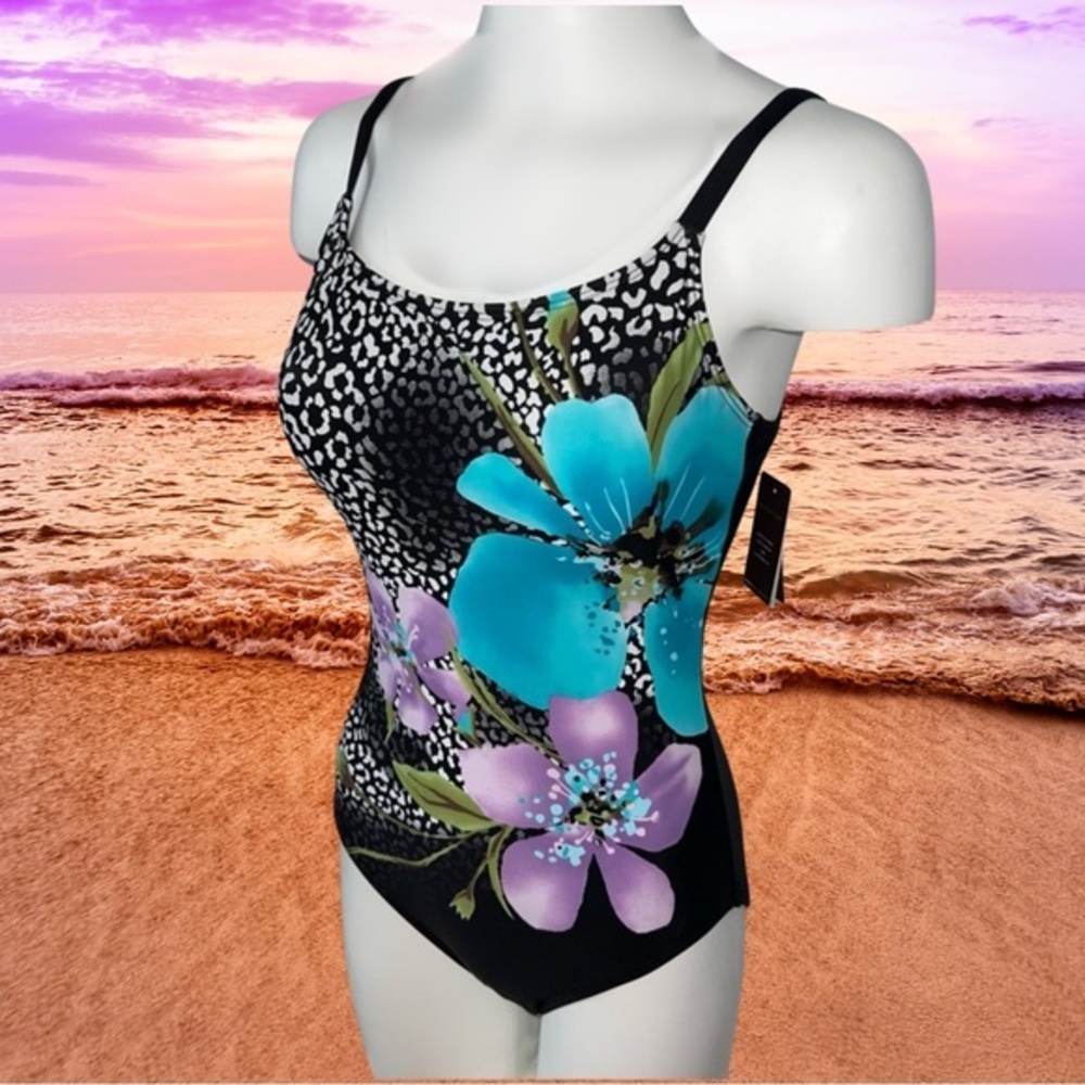 Dana Buchman Black and White One Piece Swimsuit Classic Design